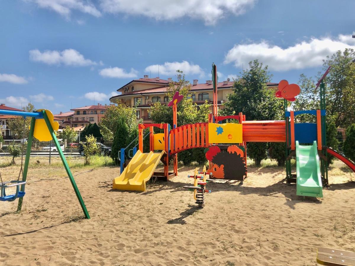 Sorrento - Menada Apartments Sveti Vlas Ngoại thất bức ảnh